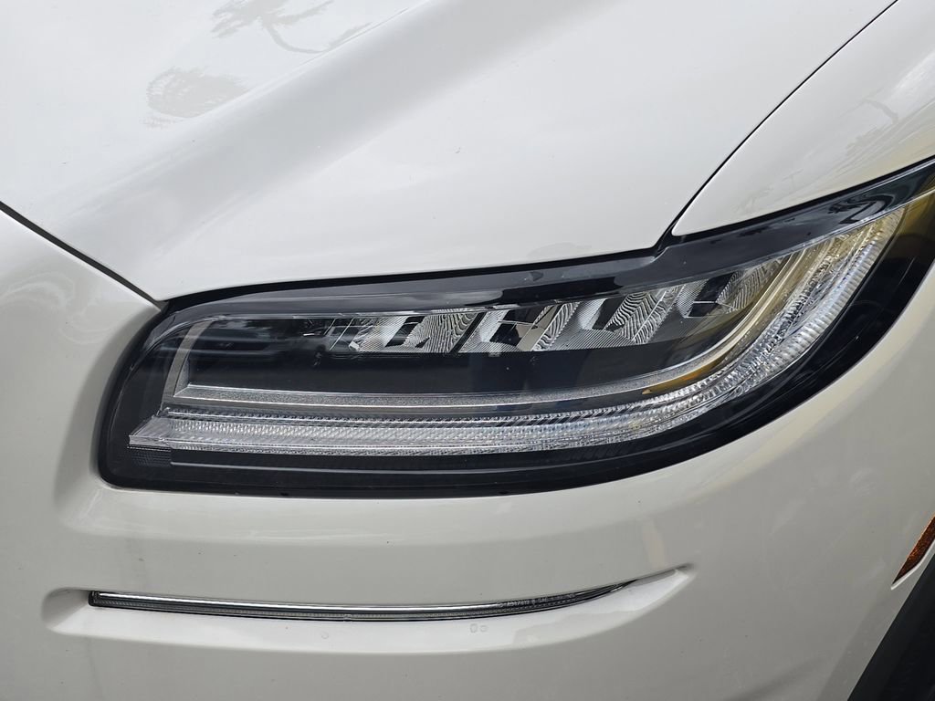 Used 2022 Lincoln Nautilus FWD w/ Premium Package image 5