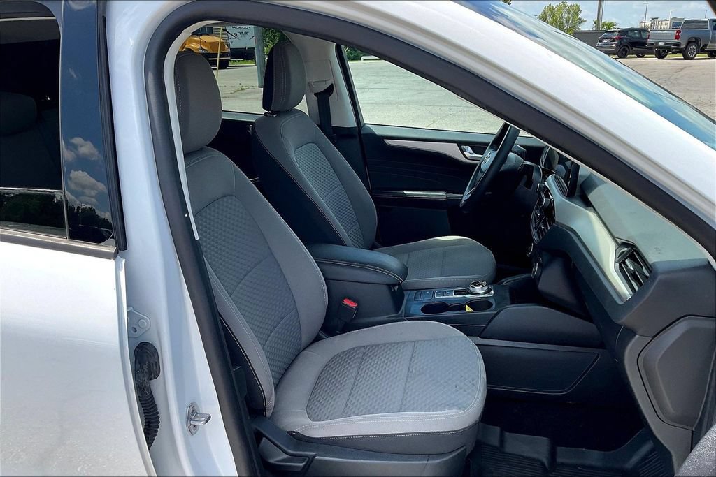 Used 2021 Ford Escape SE FWD image 16