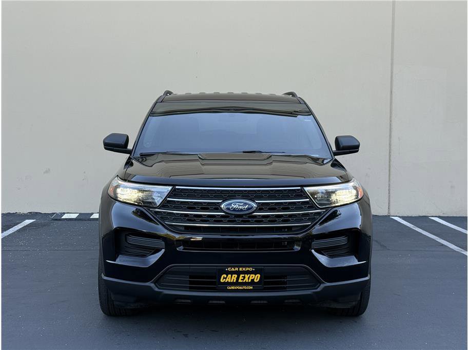 Used 2022 Ford Explorer XLT image 2