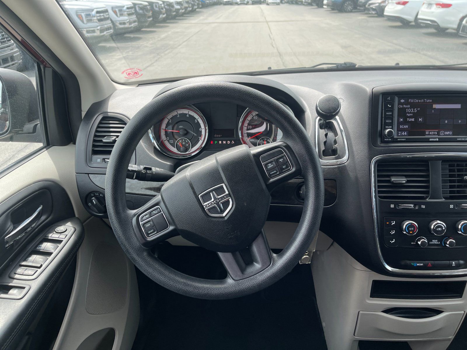 Used 2018 Dodge Grand Caravan SE w/ UConnect Hands-Free Group FWD image 16