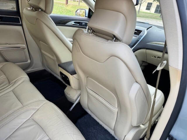 Used 2014 Lincoln MKZ Hybrid w/ Equipment Group 201A Select FWD image 18