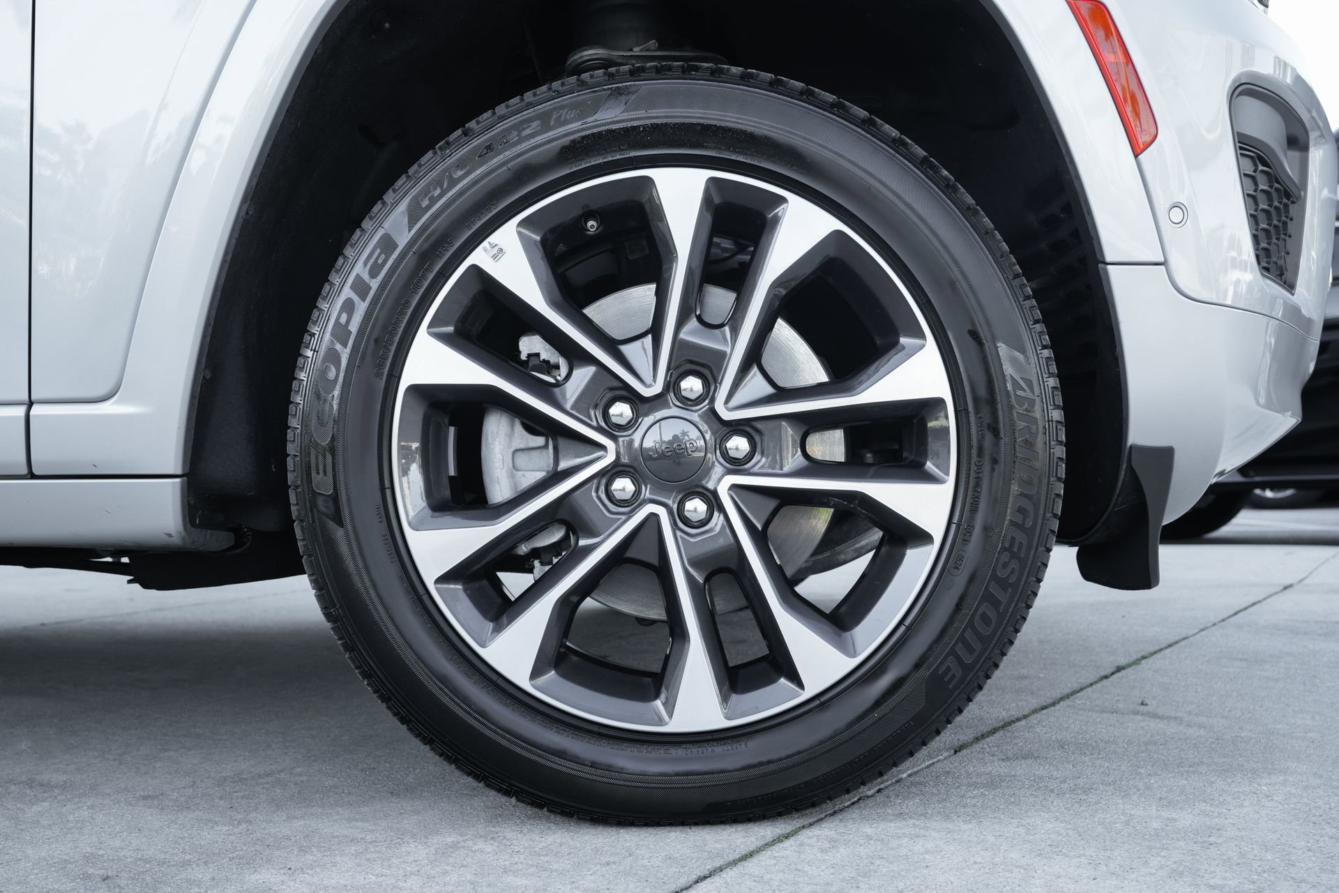 Used 2024 Jeep Grand Cherokee L Overland w/ Trailer Tow Package image 27