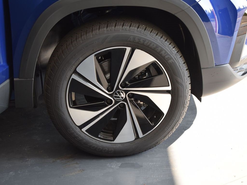 Used 2024 Volkswagen Taos SE image 9
