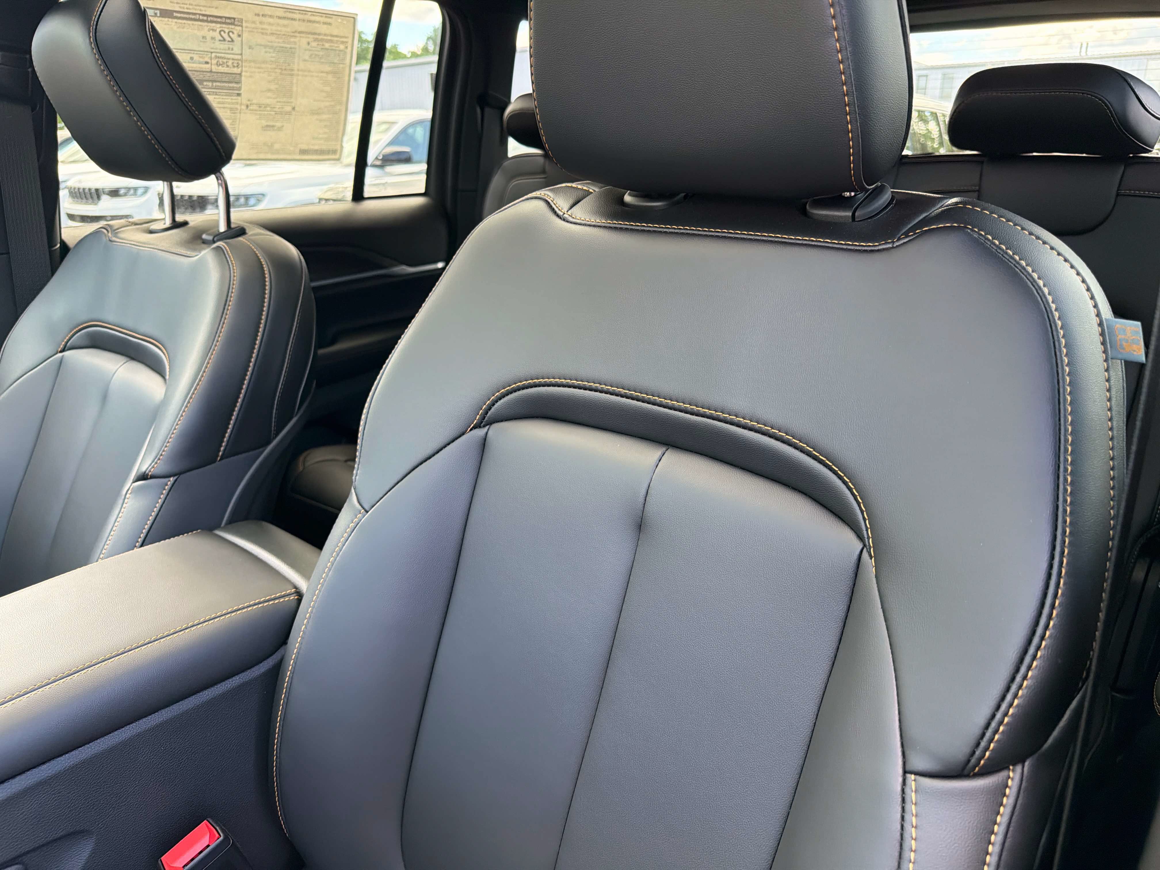 New 2026 Jeep Grand Cherokee Limited AWD/4WD image 10