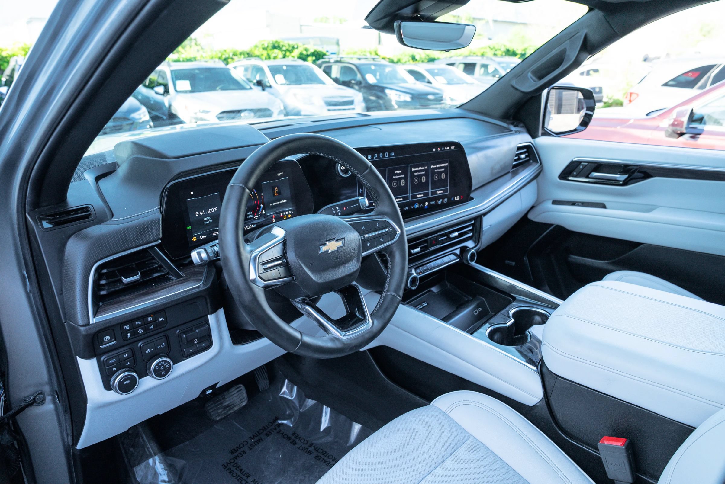 Used 2025 Chevrolet Suburban Premier AWD/4WD image 15