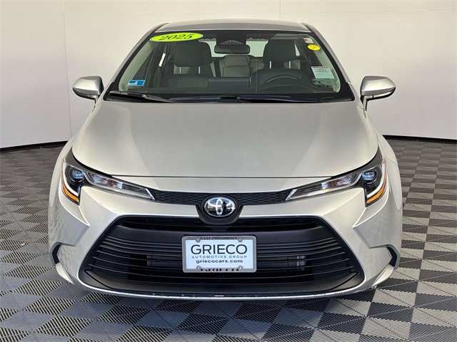 Used 2025 Toyota Corolla LE image 3