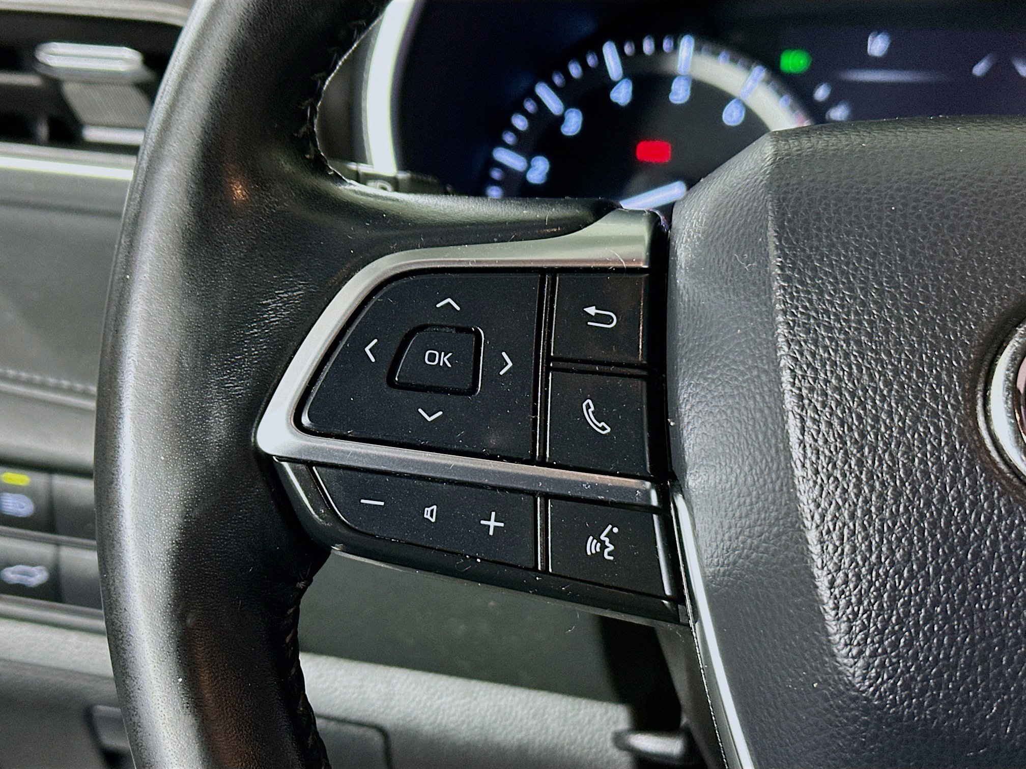 Used 2021 Toyota Highlander XLE image 16