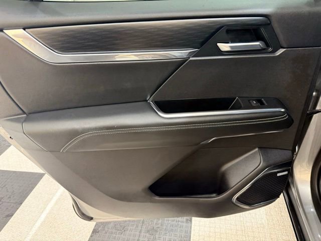 Used 2025 GMC Acadia Elevation image 17