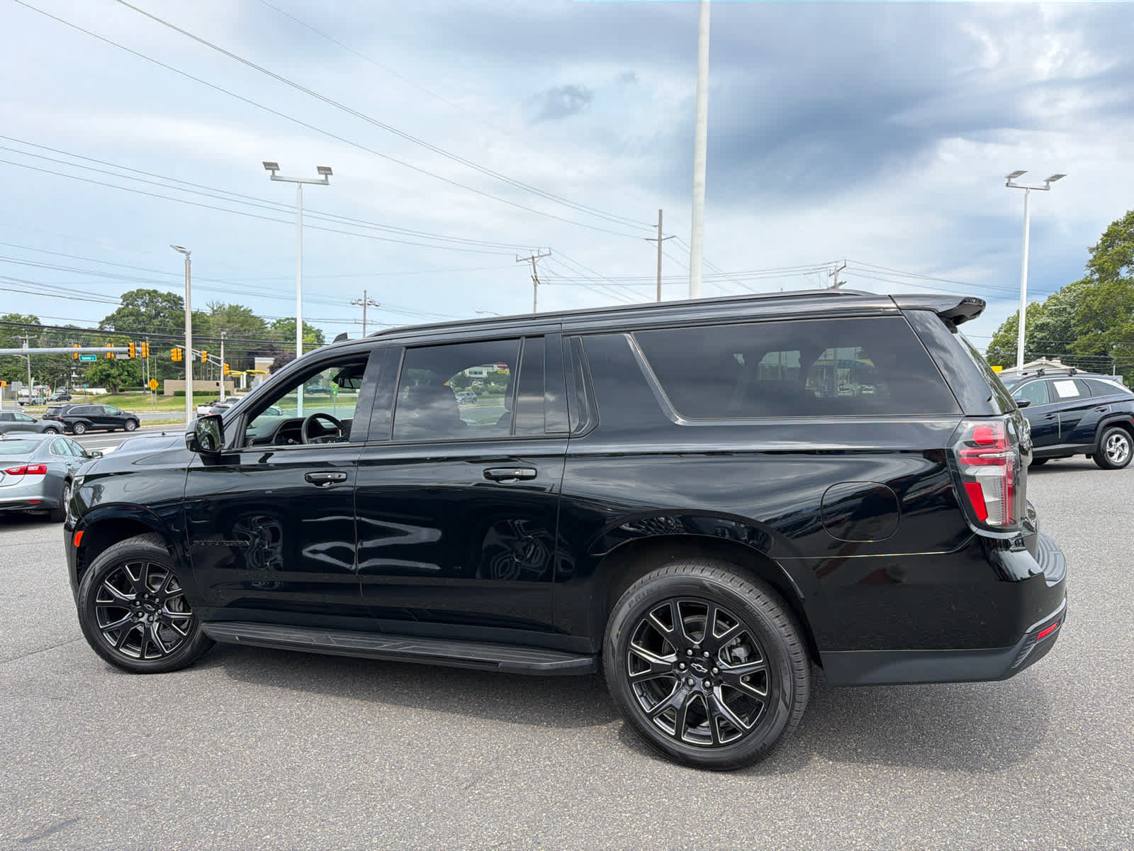 Certified 2024 Chevrolet Suburban RST w/ Luxury Package AWD/4WD image 7