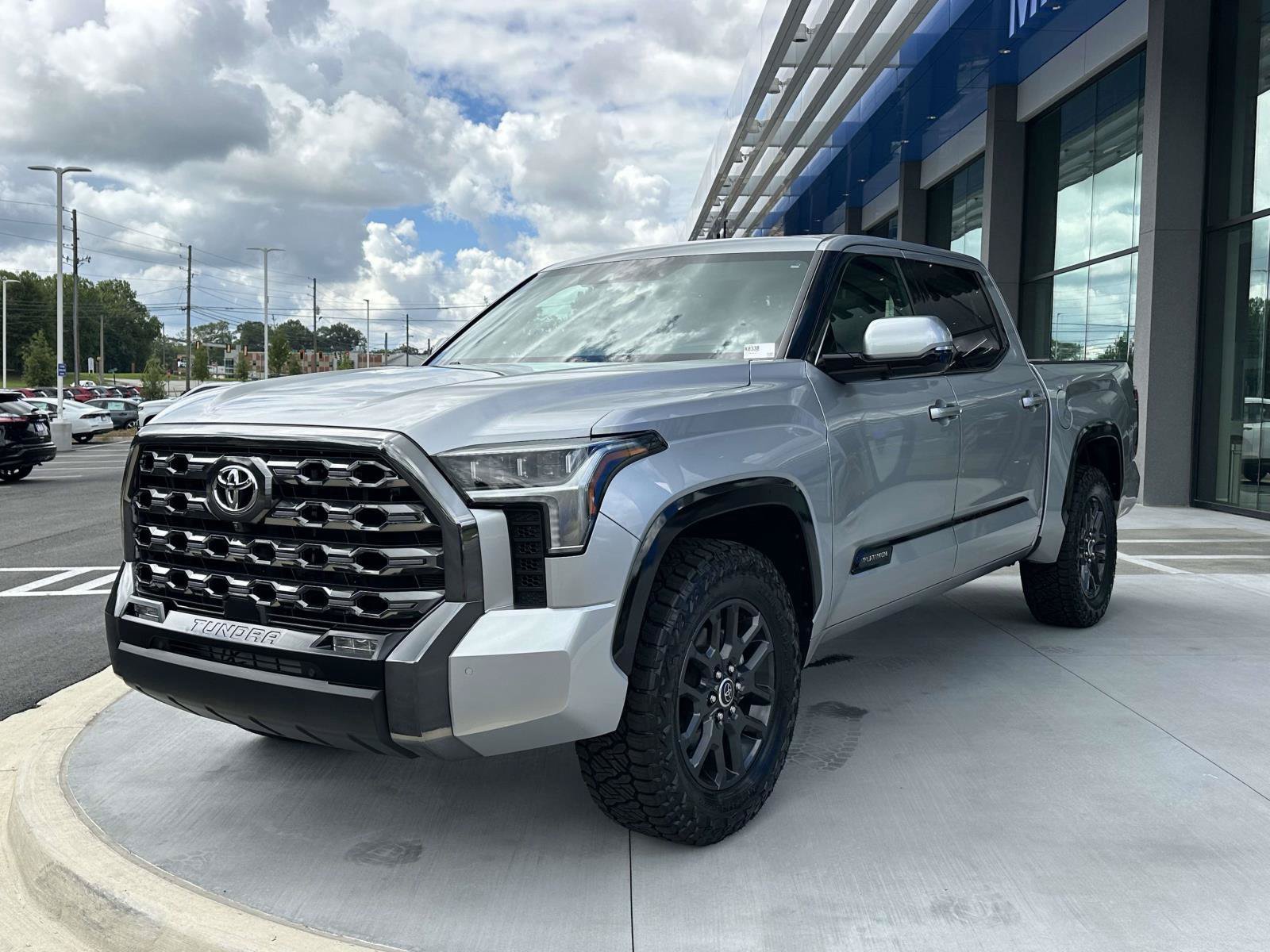 Used 2023 Toyota Tundra Platinum AWD/4WD image 3