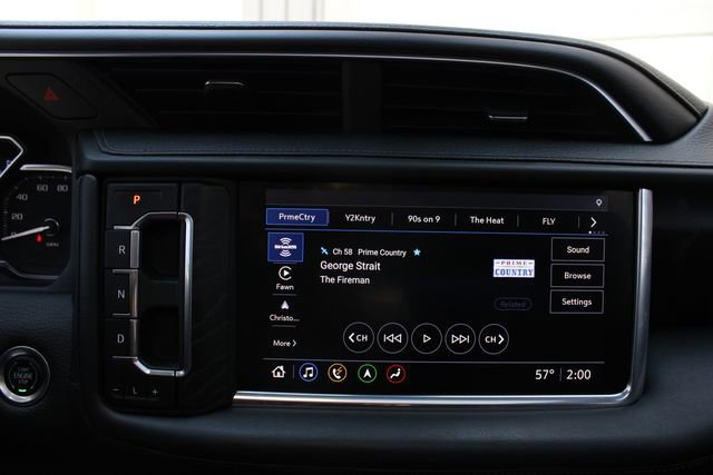 Used 2021 GMC Yukon Denali w/ Advanced Technology Package AWD/4WD image 16