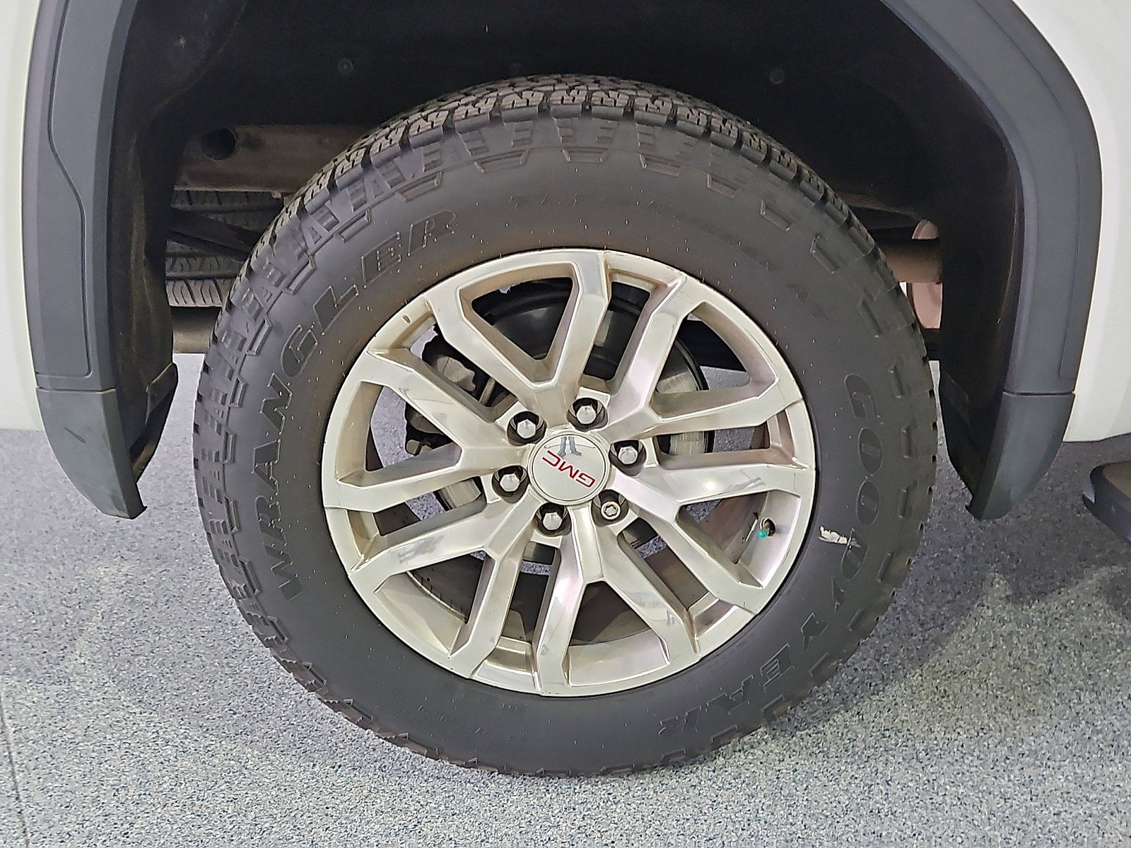 Used 2019 GMC Sierra 1500 SLT image 4