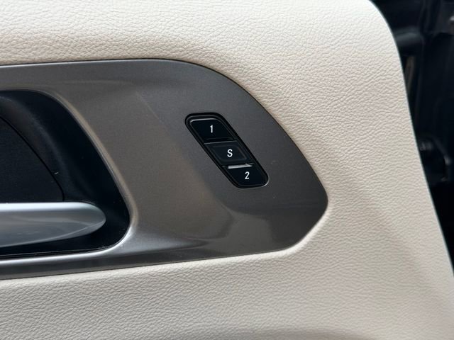 Used 2023 Chrysler Pacifica Touring-L FWD image 19