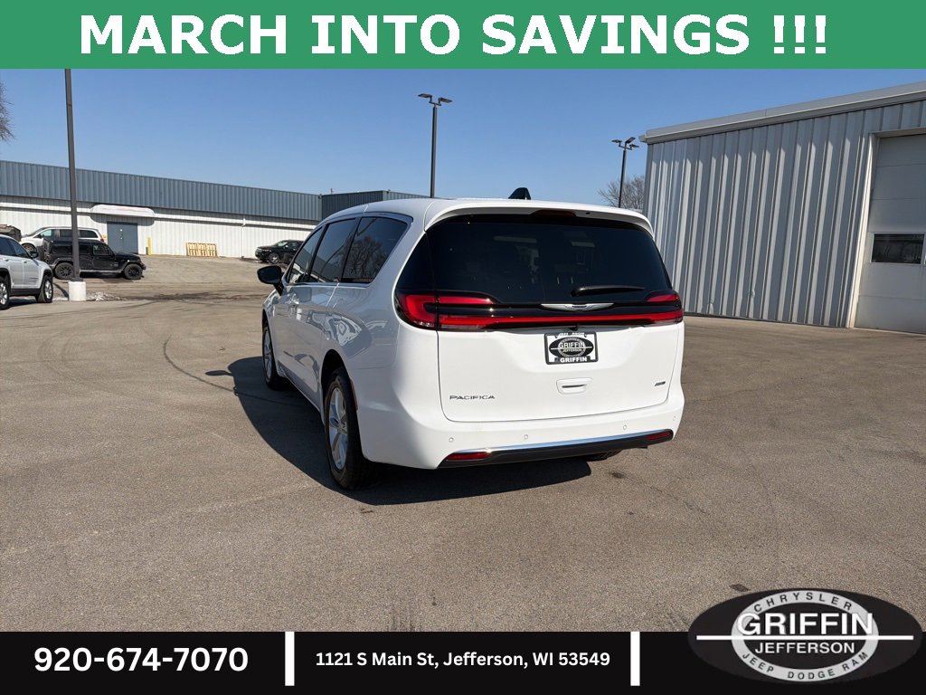 New 2026 Chrysler Pacifica Select image 13