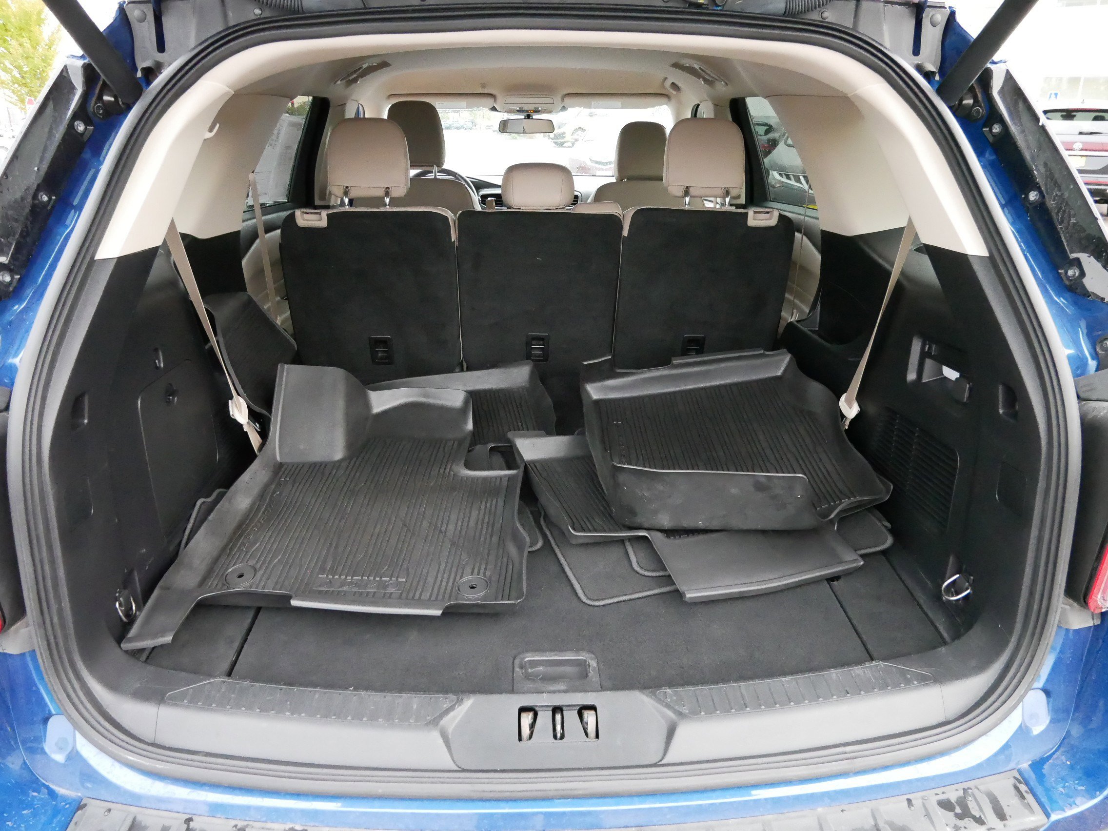 Used 2022 Ford Explorer XLT image 18