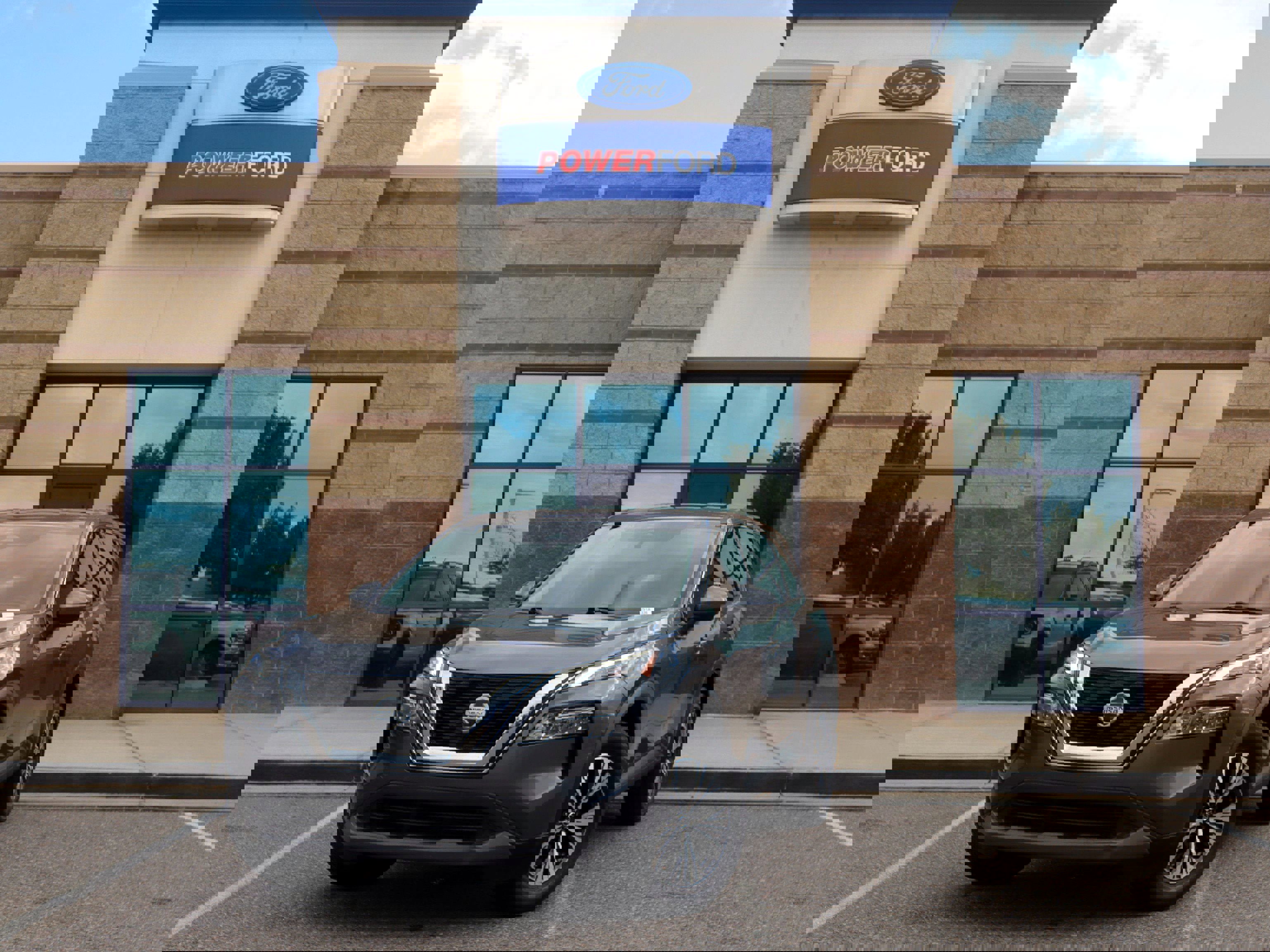 Used 2021 Nissan Rogue SV image 2