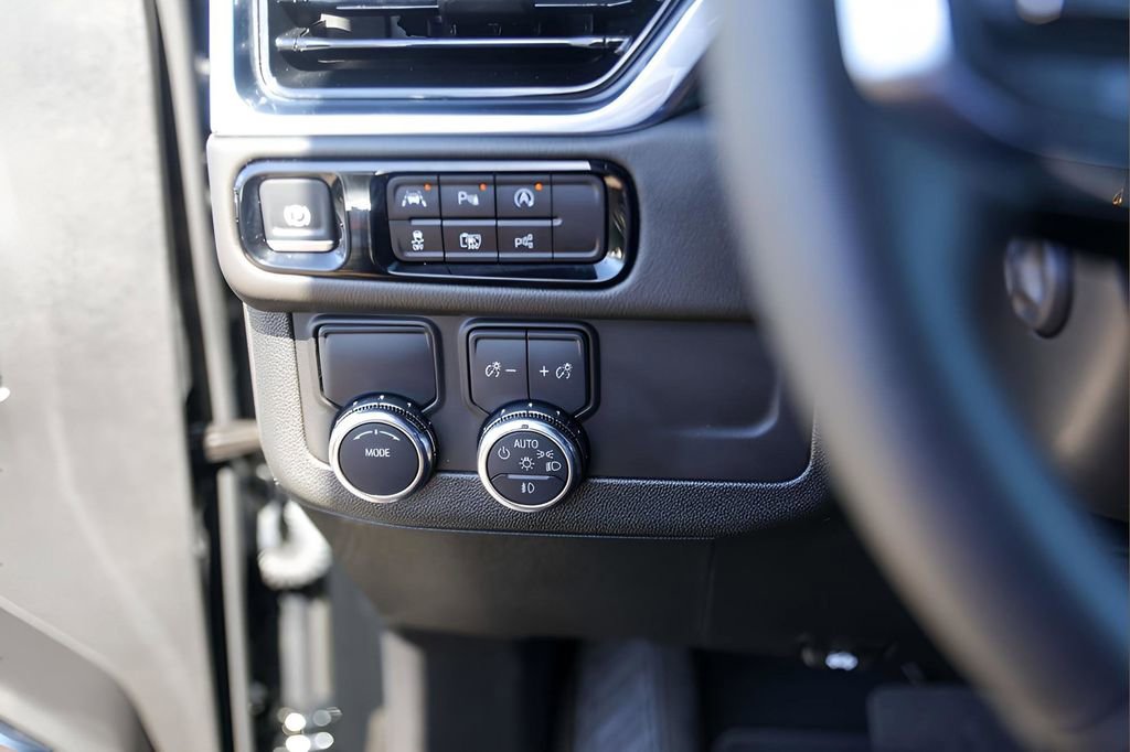 Used 2025 GMC Yukon Denali image 15