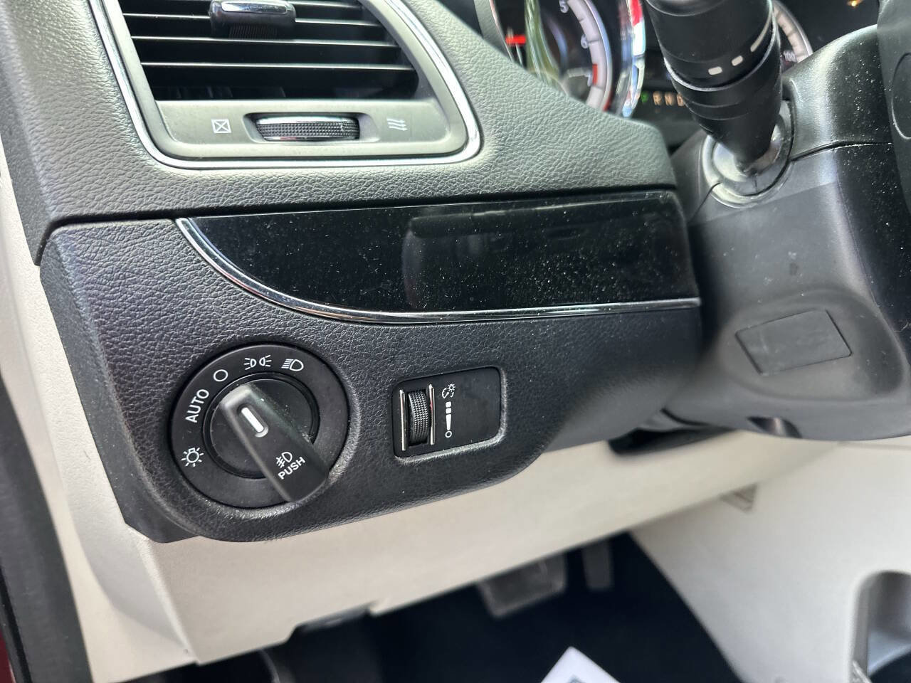 Used 2018 Dodge Grand Caravan SXT FWD image 12