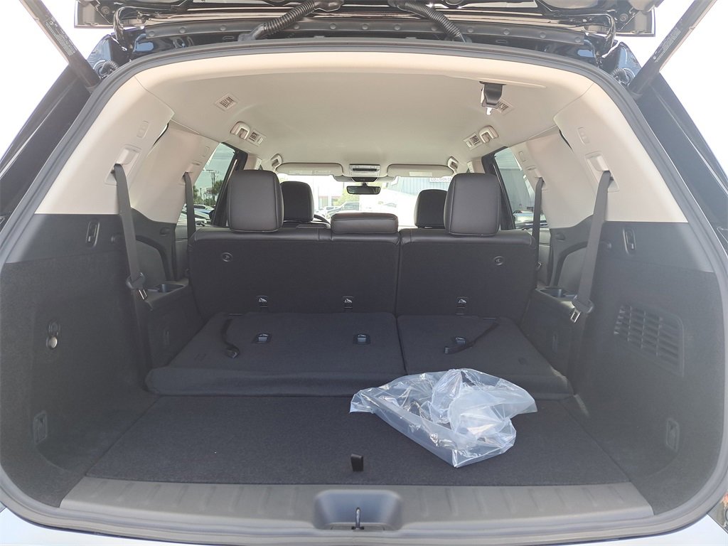 New 2025 Nissan Pathfinder SL image 5