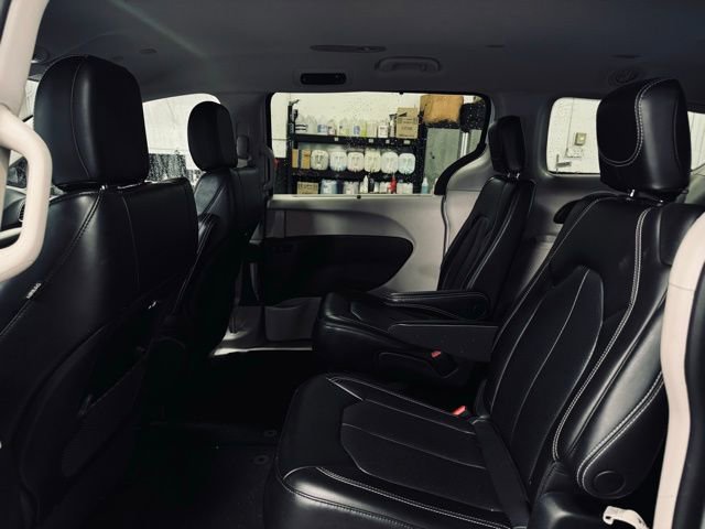 Used 2023 Chrysler Pacifica Touring-L FWD image 20