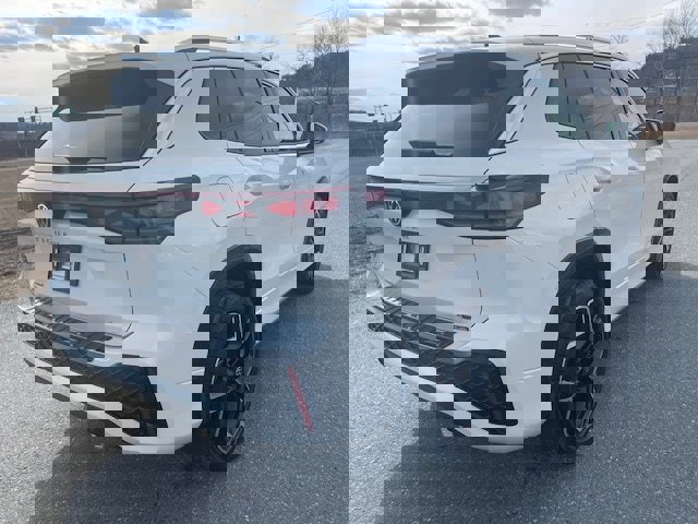 New 2026 Volkswagen Tiguan SEL R-Line image 2