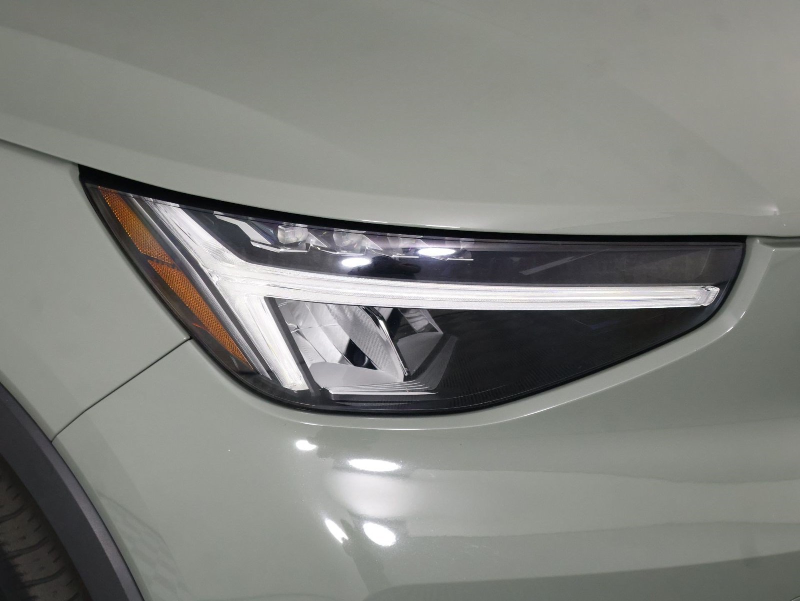 Certified 2023 Volvo C40 P8 Recharge Plus AWD/4WD image 25