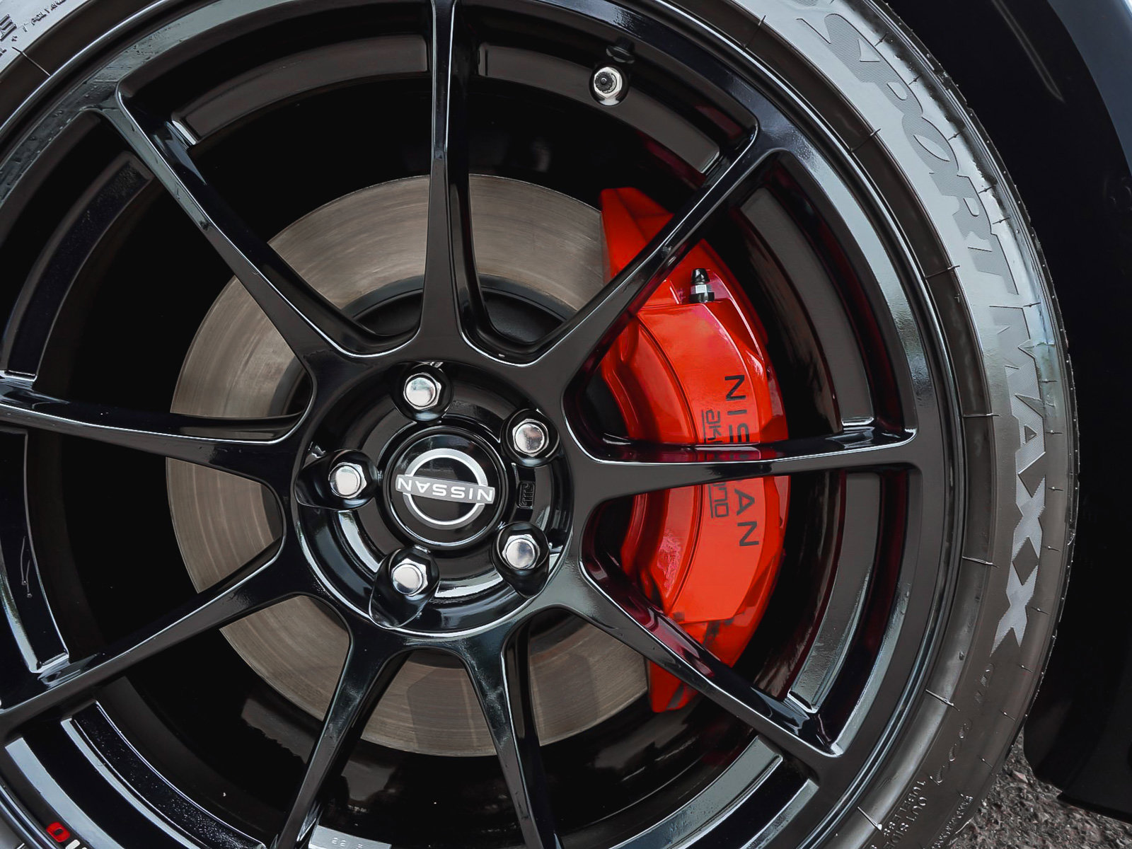Used 2025 Nissan Z NISMO w/ Floor Mat Package RWD image 9