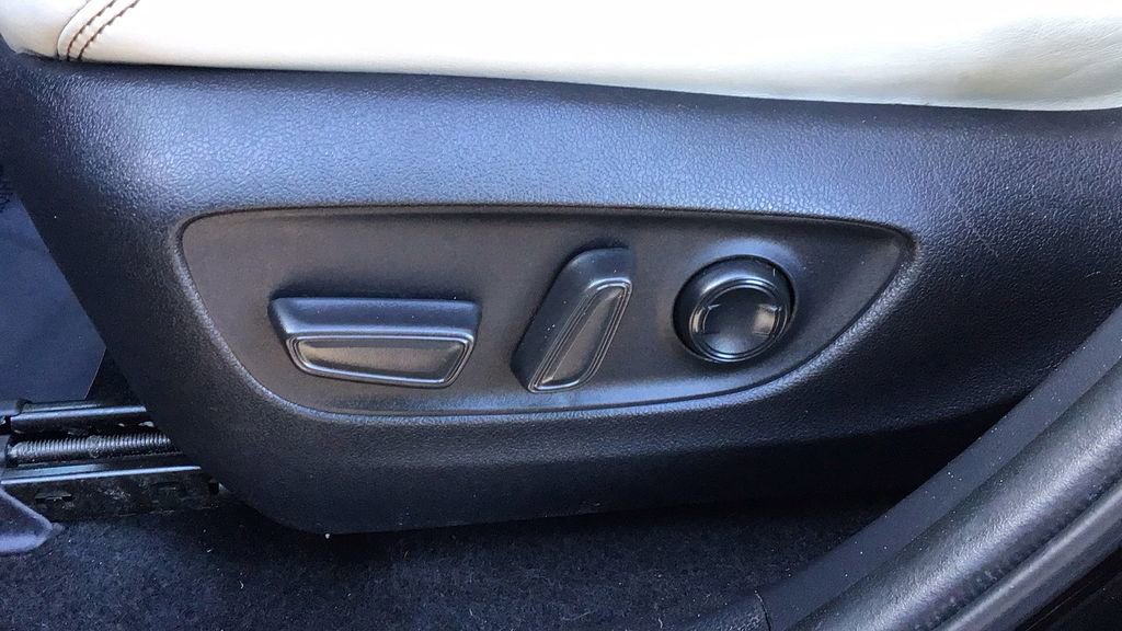 Used 2022 Toyota RAV4 XLE Premium image 21