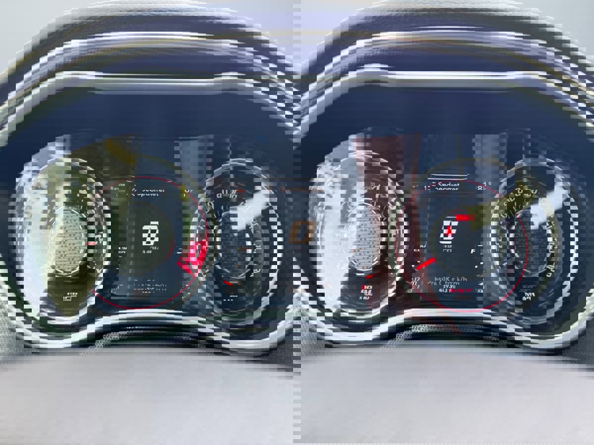 Used 2016 Dodge Challenger SRT image 12