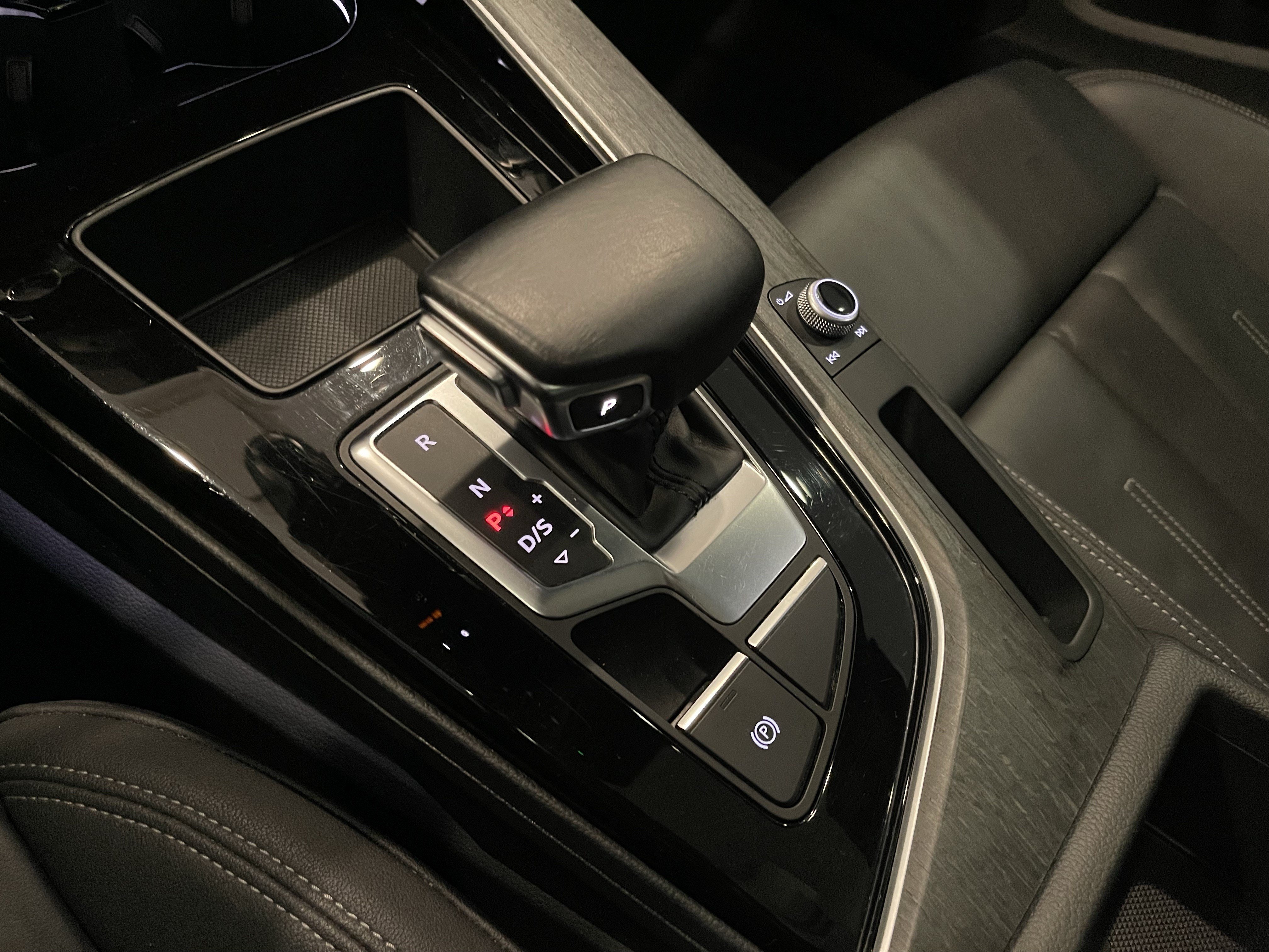 Used 2020 Audi A4 2.0T Premium w/ Convenience Package AWD/4WD image 18