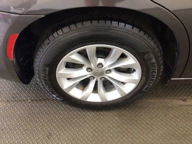 Used 2021 Chrysler 300 Touring RWD image 26