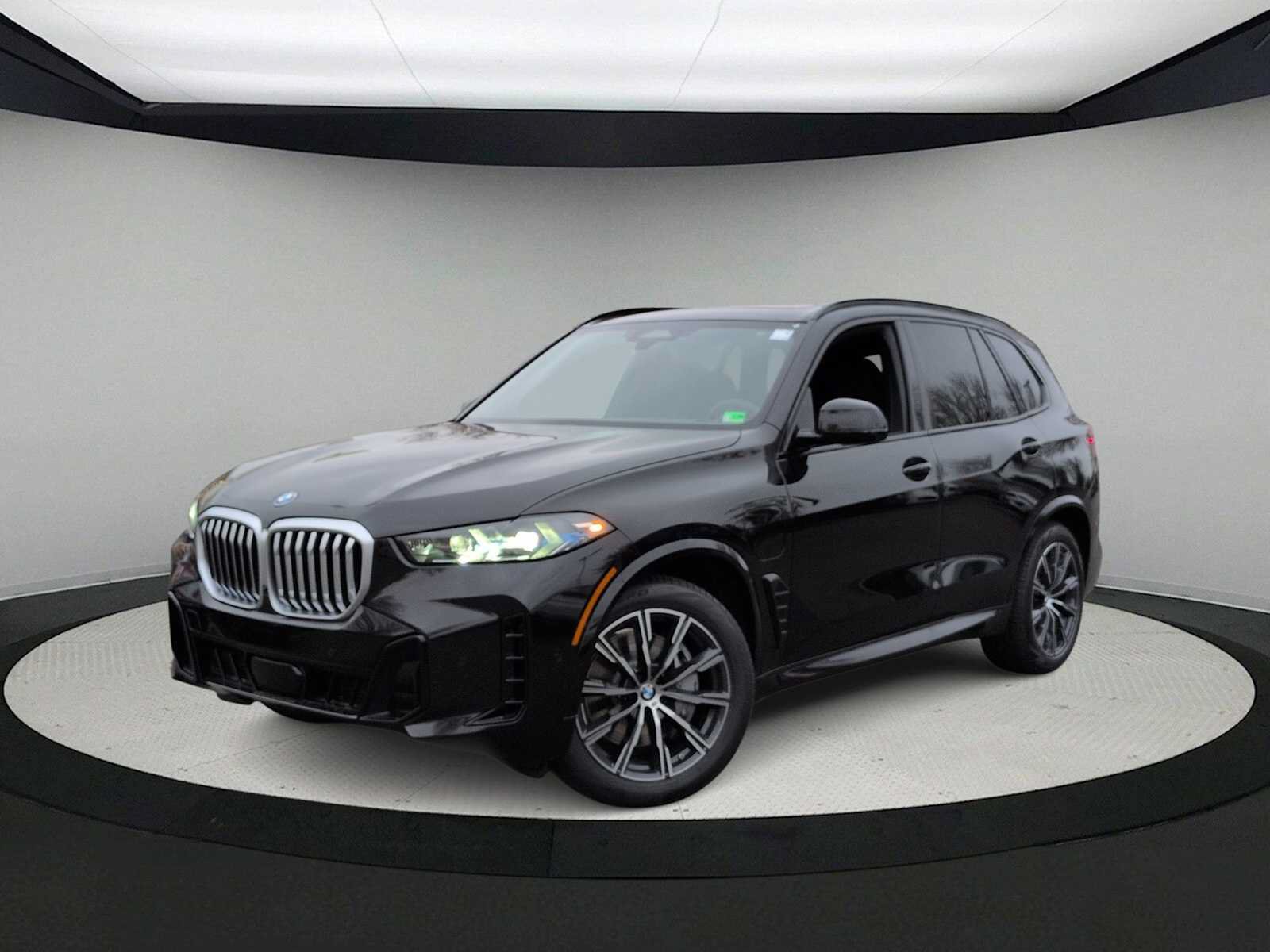 Used 2026 BMW X5 xDrive50e w/ M Sport Package AWD/4WD image 1