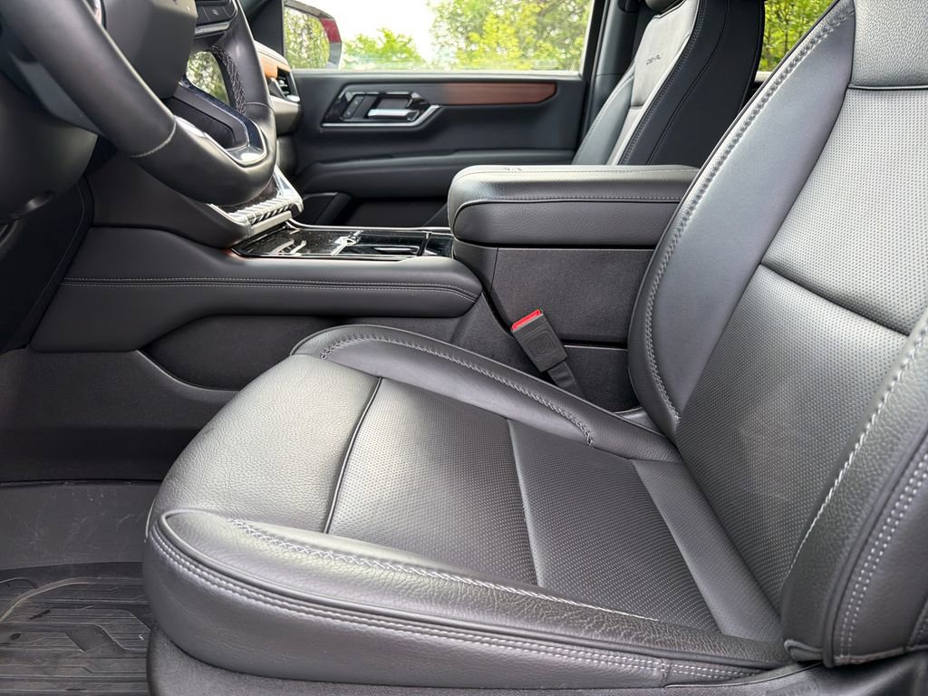 Used 2025 GMC Yukon Denali w/ Denali Reserve Package image 18