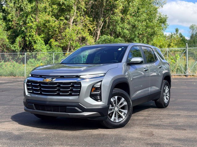 Used 2026 Chevrolet Equinox LT FWD image 2