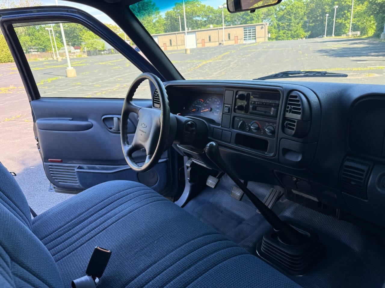 Used 2000 Chevrolet Silverado 2500 2WD Regular Cab w/ Comfort & Convenience Pkg image 18