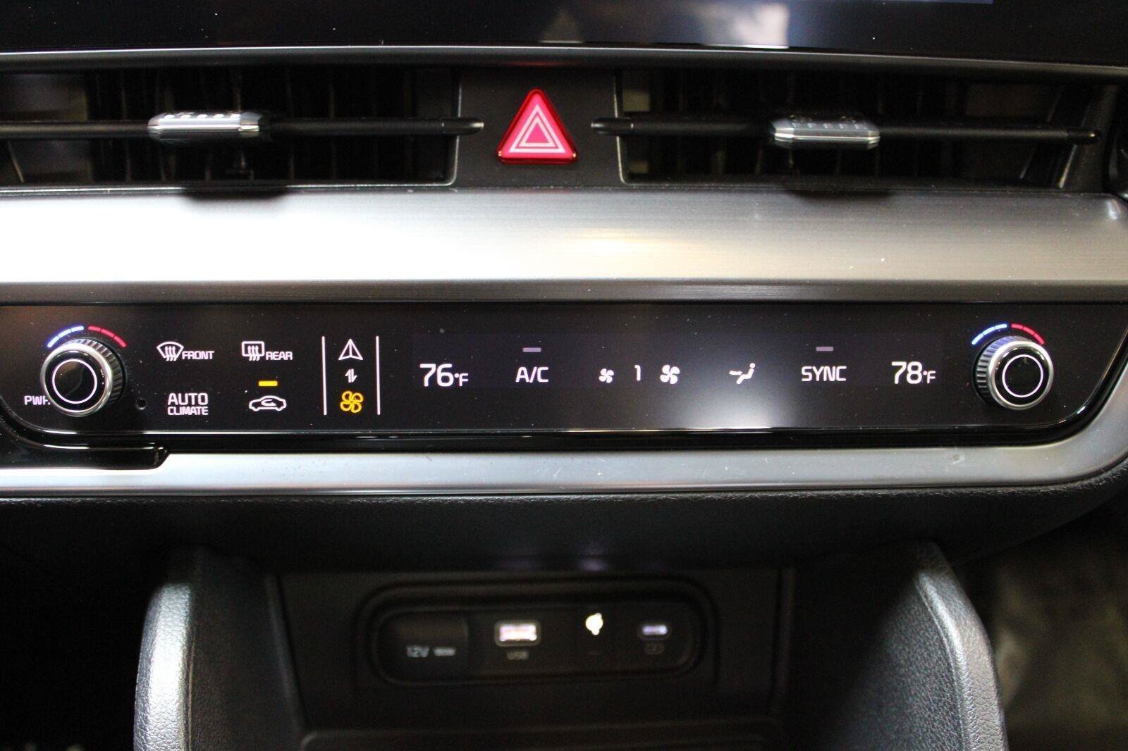 Used 2024 Kia Sportage EX AWD/4WD image 25