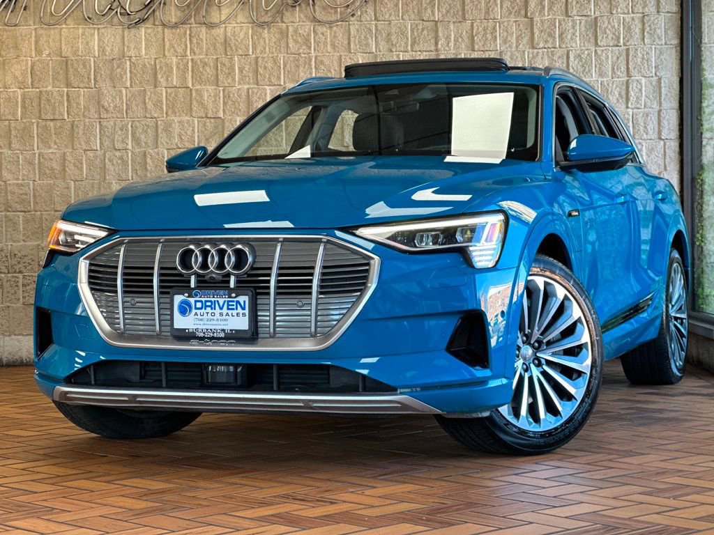 Used 2019 Audi e-tron Prestige w/ Prestige Package image 2