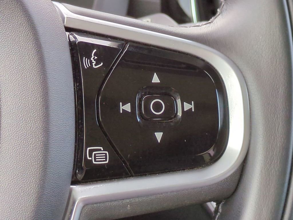 Used 2020 Volvo XC60 T5 Inscription w/ Protection Package Premier image 27