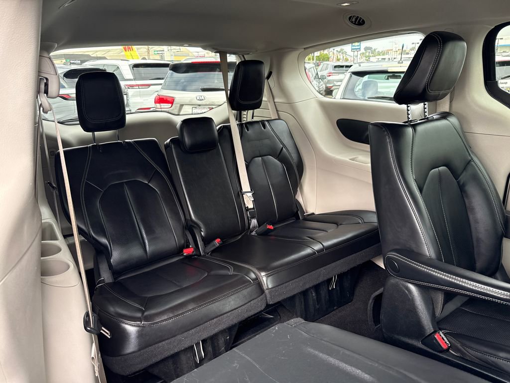 Certified 2023 Chrysler Pacifica Touring-L FWD image 17