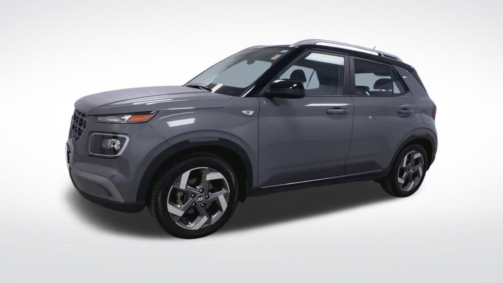Used 2023 Hyundai Venue Limited image 19