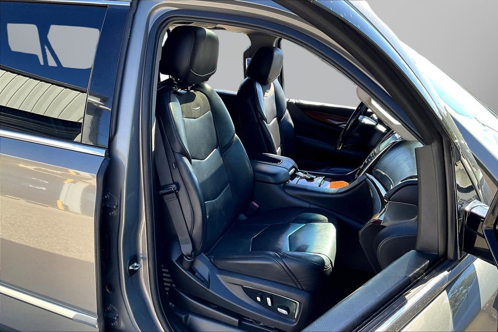 Used 2019 Cadillac Escalade ESV Premium Luxury RWD image 30