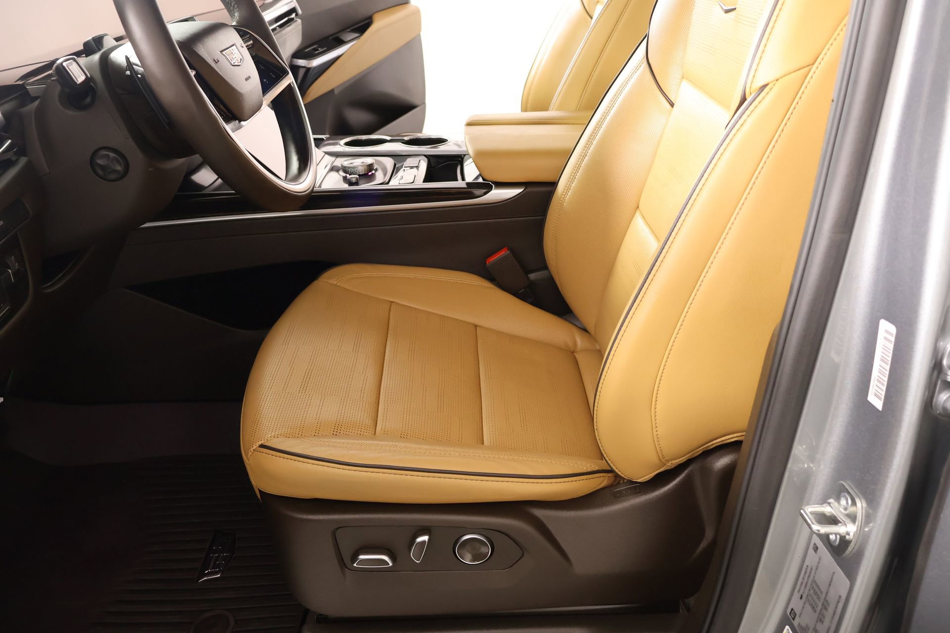 Used 2026 Cadillac Escalade Luxury w/ LPO, Floor Liner Package image 13