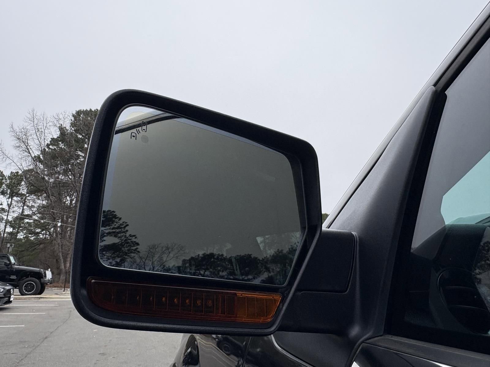 Used 2015 Ford Expedition Limited RWD image 19