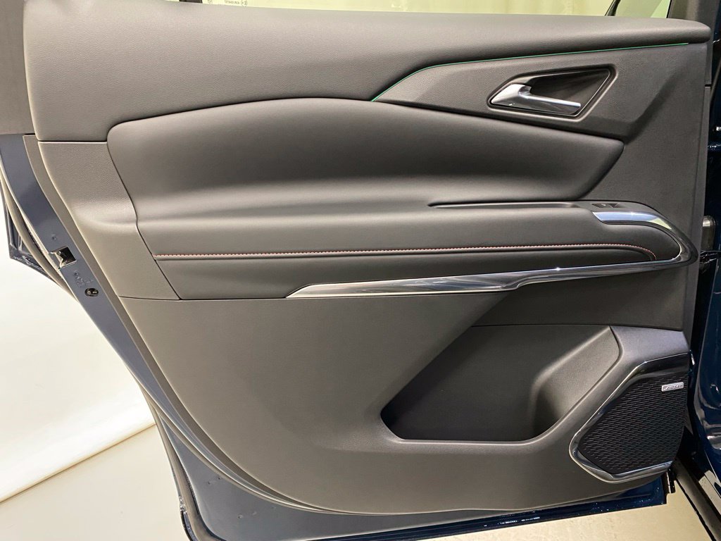 New 2027 Chevrolet Traverse RS w/ LPO, Floor Liner Package AWD/4WD image 12