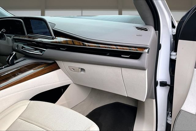 Used 2023 Cadillac Escalade Premium Luxury Platinum w/ LPO, Radiant Package AWD/4WD image 17