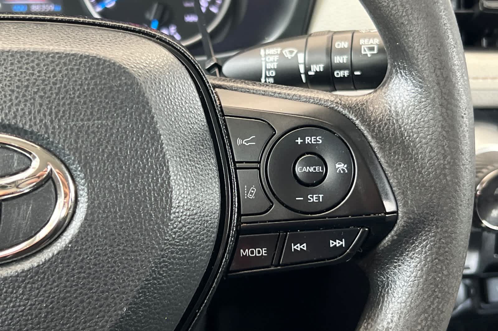 Used 2022 Toyota RAV4 XLE AWD/4WD image 27