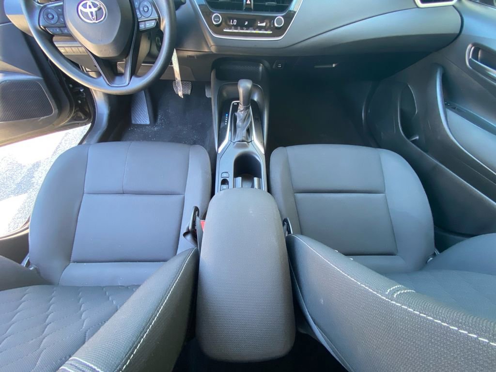 Used 2025 Toyota Corolla LE FWD image 5