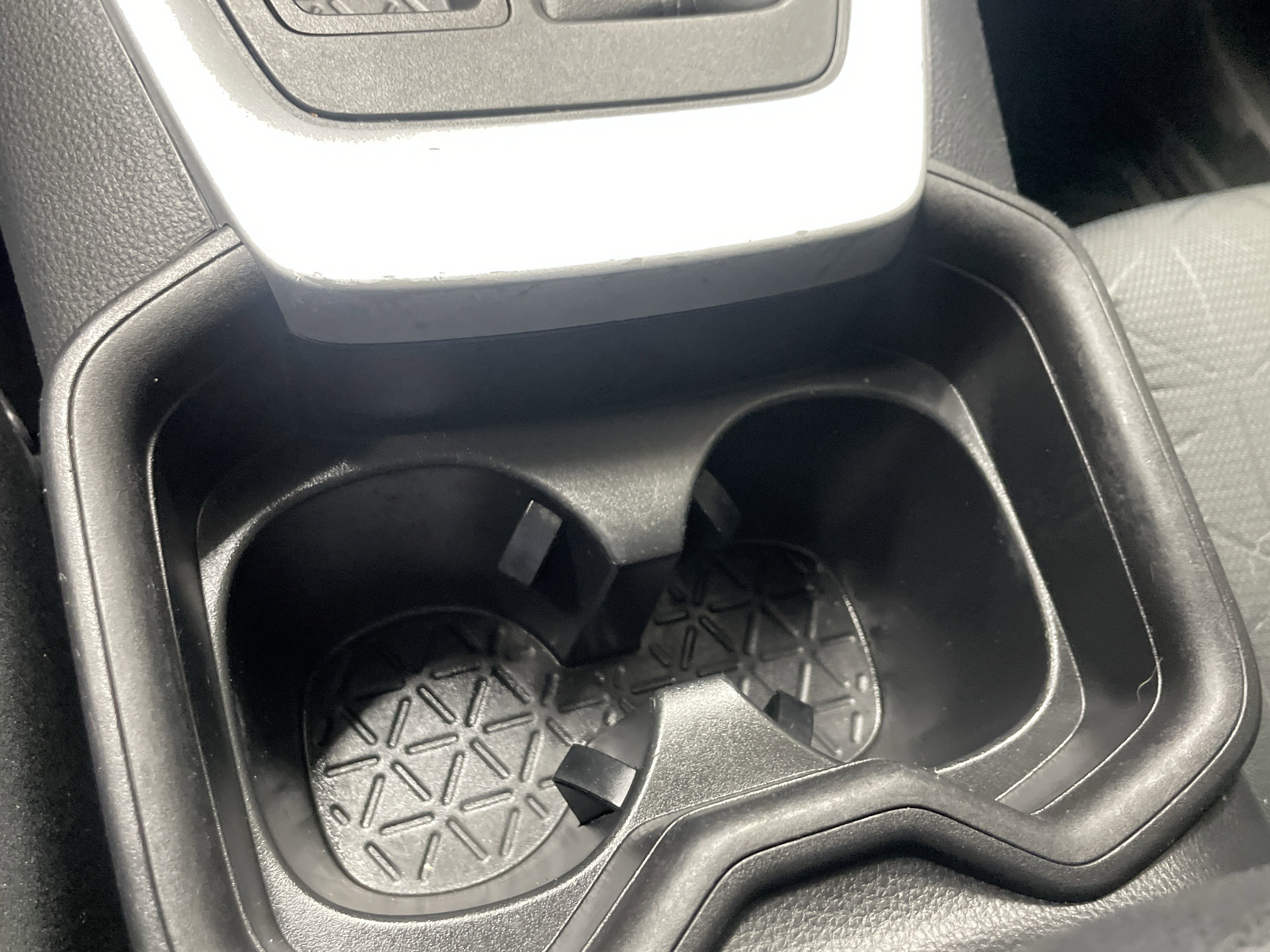 Used 2021 Toyota RAV4 XLE w/ Convenience Package FWD image 29