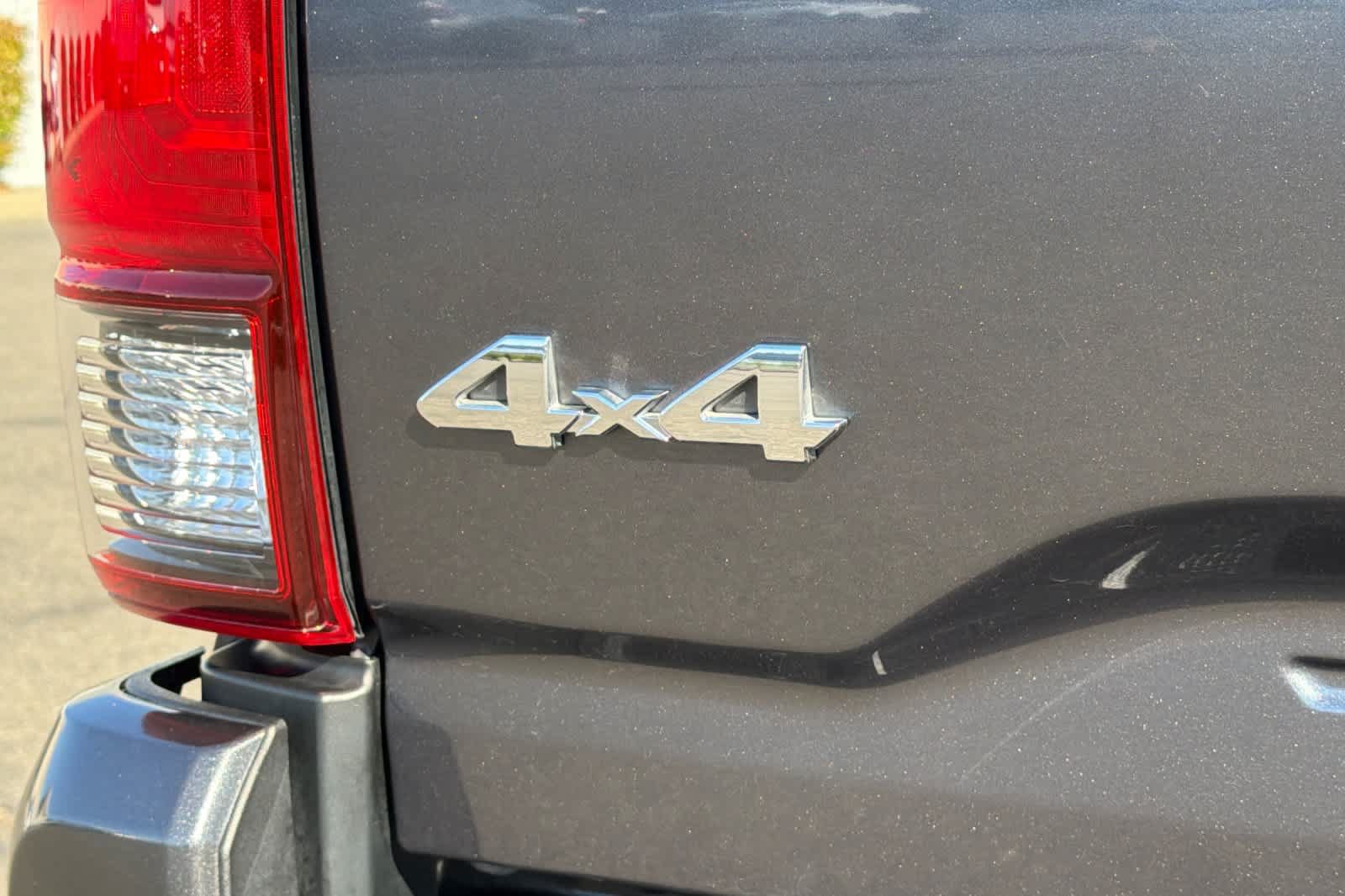 Used 2022 Toyota Tacoma SR AWD/4WD image 29