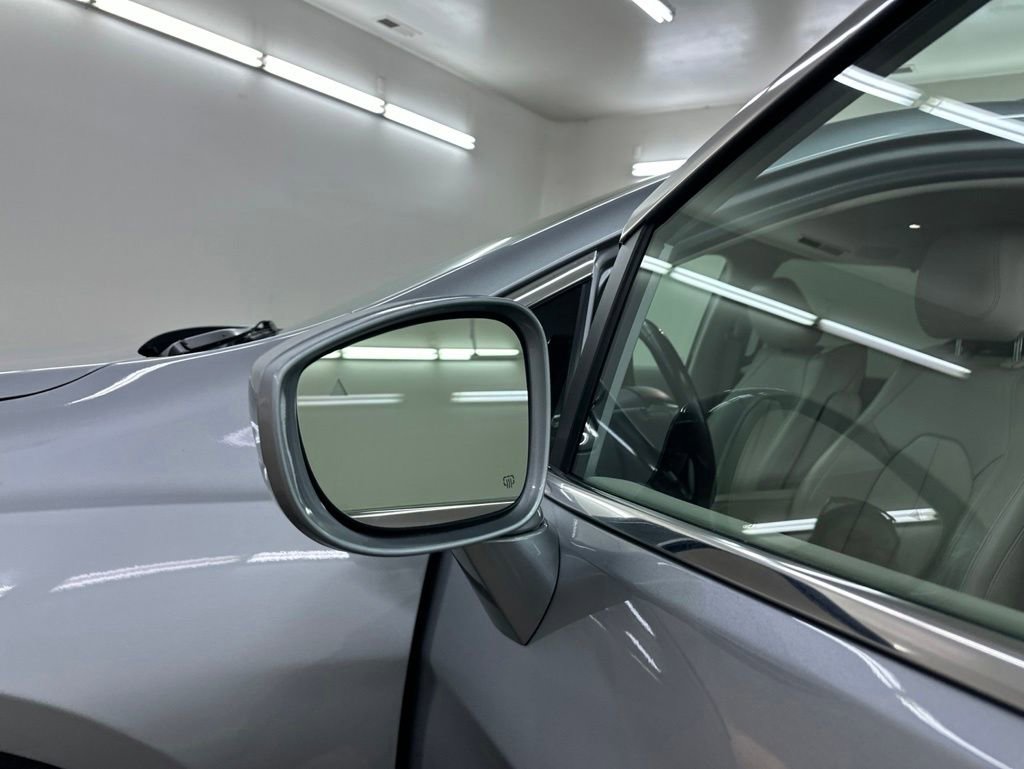 Used 2020 Chrysler Pacifica Touring-L Plus w/ Advanced Safetytec Group FWD image 15